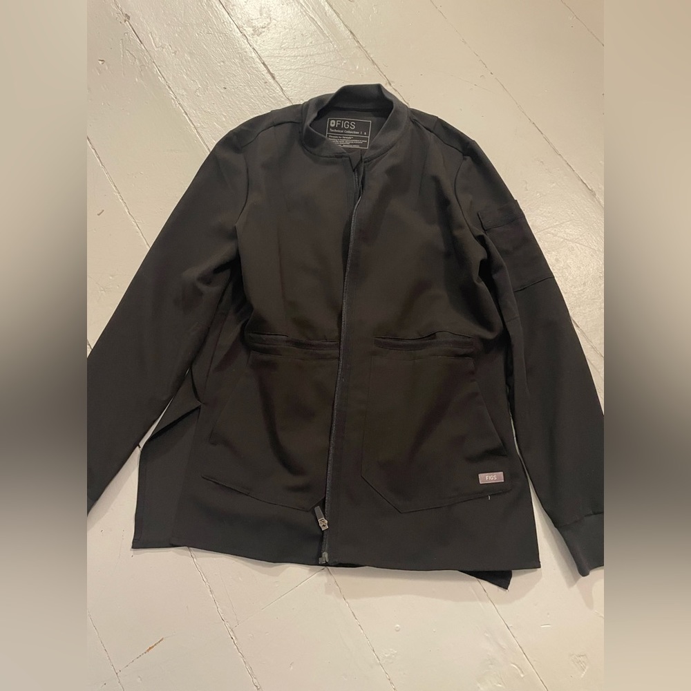 FIGS Bellery Scrub Jacket size small, color black